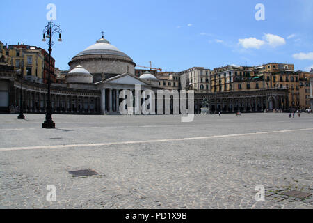 Basilika San Francesco Di Paola auf der Piazza del Plebiscito in Neapel, Italien Stockfoto