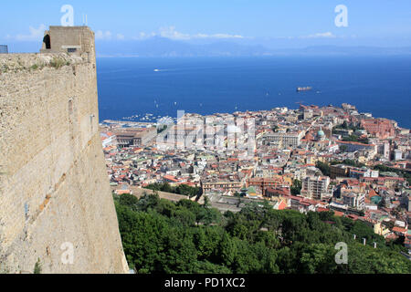 Herrlichen Blick auf Neapel und den Piazza del Plebiscito, Palazzo Salerno, Palazzo Reale di Napoli und der Basilika San Francesco Di Paola, Neapel, Italien Stockfoto