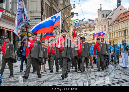 Prag, tschechische Republik - 1. JULI 2018: slowenische Besucher Sokolsky Slet, einmal - alle sechs Jahre Treffen der Sokol Bewegung - eine Tschechische paradieren Stockfoto