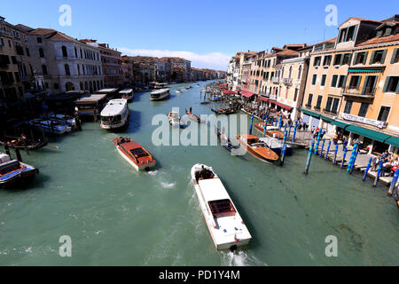 Der Canal Grande von der Rialtobrücke in Venedig, Italien Stockfoto