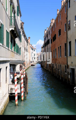 Wie alle guten Hotels in Venedig, Italien Dieses Hotel hat ein eigenes Boot Zugang für Gäste, die mit dem Wassertaxi oder anderen nautischen Fahrzeug kommenden Stockfoto