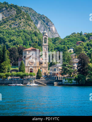 Malerische Aussicht in Tremezzo, mit der San Lorenzo Kirche mit Blick auf den Comer See. Lombardei, Italien. Stockfoto