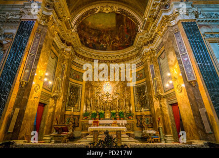 Die Apsis in der Kirche von Santa Maria della Vittoria in Rom, Italien. Stockfoto