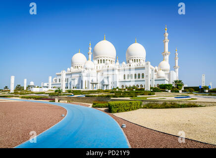 Außenansicht der Sheikh Zayed Moschee in Abu Dhabi, VAE Stockfoto