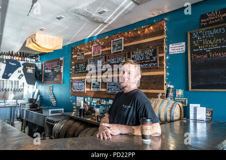 Eigentümer zeichnete Wallace in Schwarz Zweifel, ein nano-Brauerei in Mammoth Lakes mit einer breiten Palette von Bierspezialitäten inclluding einige wirklich einzigartige, einschließlich "Peanut Butter Imperial Stout." Stockfoto