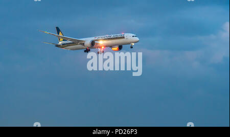Flugzeug Boeing 787-10 von Singapore Airlines Landung in Tan Son Nhat International Airport Stockfoto