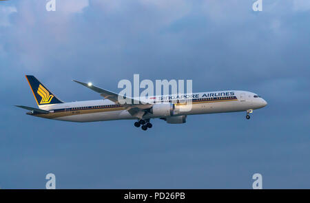 Flugzeug Boeing 787-10 von Singapore Airlines Landung in Tan Son Nhat International Airport Stockfoto