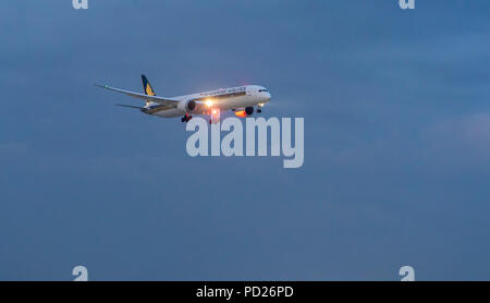 Flugzeug Boeing 787-10 von Singapore Airlines Landung in Tan Son Nhat International Airport Stockfoto