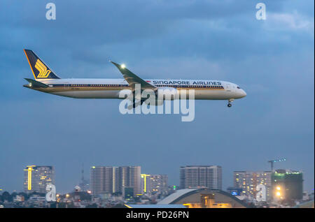 Flugzeug Boeing 787-10 von Singapore Airlines Landung in Tan Son Nhat International Airport Stockfoto