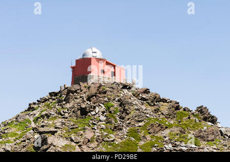 Alte restaurierte 1902 Sternwarte Mojon del Trigo, KYOTO-Spiegelteleskop, Sierra Nevada, Andalusien, Spanien. Stockfoto