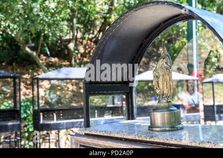 Statue der Jungfrau Maria in das Haus der Jungfrau Maria. Das Haus der Jungfrau Maria (meryemana), geglaubt, der letzte Wohnsitz von Maria, Mutter Stockfoto