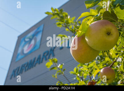 Magrè auf der Südtiroler Weinstraße, Bozen, Italien - Coop. Kurmark-Unifruit Gebäude: Zentrum für die Verarbeitung und den Verkauf von Apple 'Marlene'. Stockfoto