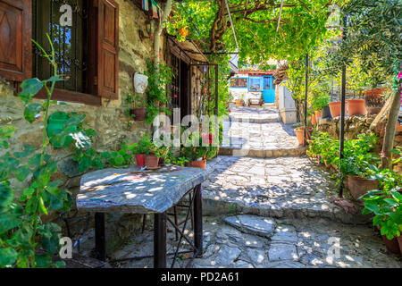 Blick auf die Straße von Dorf Sirince in Izmir Vorsehung, Türkei Stockfoto