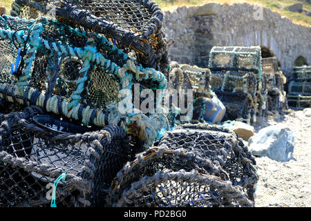 Bude, Cornwall, UK. Hummer Töpfe sind in der Nähe der Mole gespeichert Stockfoto
