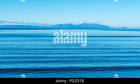 Arran von Ayr Strand gesehen. Stockfoto