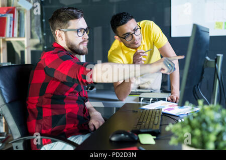 Es Entwickler, die mit Computer Stockfoto