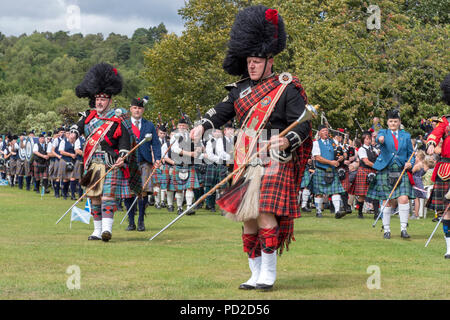 Aberlour, Schottland - 06. August 2018: Pipe Bands in der Highland Games in Aberlour, Schottland. Stockfoto