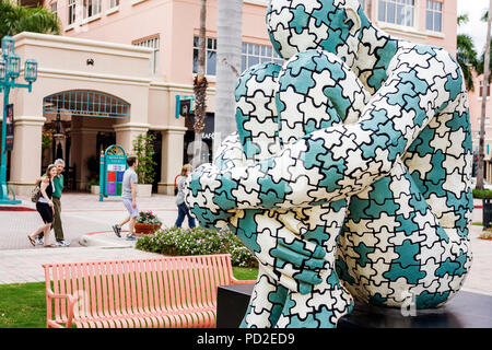 Boca Raton Florida, Palm Beach County, Mizner Park, gehoben, Shopping Shopper Shopper shoppen shops Markt Märkte Marktplatz kaufen verkaufen, Einzelhandelsgeschäfte Stockfoto