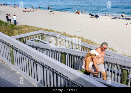 Boca Raton Florida, Palm Beach County, Atlantic Ocean Water South Beach Park, öffentliche Strände, Rampe, Sand, Promenade, Erwachsene Erwachsene Männer Männer Männer, Frau wo Stockfoto
