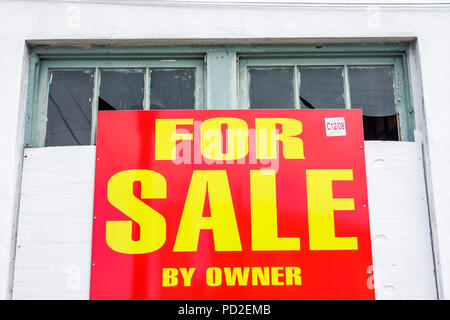 Miami Beach Florida, Gebäude, Fenster, Glasbruch, Schild, Vitrine Verkauf, vom Eigentümer, rot, gelb, Wirtschaft, Gebäude, FL081228001 Stockfoto