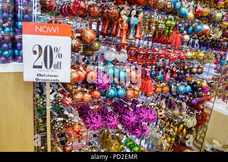 Miami Beach Florida, Pier One Importe, Kette, Geschäft, Geschäfte, Geschäfte, Bezirk, Weihnachtsschmuck, Wohnkultur, Innenarchitektur, Schild, Rabatt, Verkauf anzeigen Stockfoto