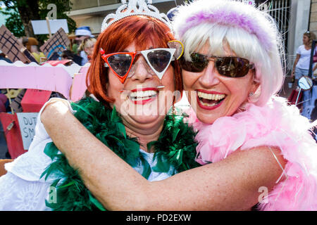 Miami Florida, Miami Dade County, Coconut Grove, King Mango Strut, jährlich, Gemeinschaftsveranstaltung, Parade, Satire, Parodie, Erwachsene Erwachsene Frau Frauen weibliche Dame, Frauen, Stockfoto