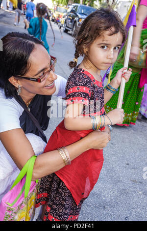 Miami Florida, Coconut Grove, Hare Krishna, Erwachsene Erwachsene Frau Frauen weibliche Dame, Mädchen, junge Jugendliche Jugendliche Kinder Kinder Kinder, mot Stockfoto