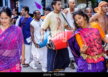 Miami Florida, Coconut Grove, Hare Krishna, Erwachsene Erwachsene Frau Frauen weibliche Dame, Frauen, Mann Männer Erwachsene Erwachsene Erwachsene, Männer, Asiaten ethnischen Einwanderer Immigr Stockfoto