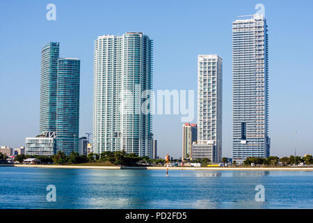 Miami Florida, Biscayne Bay Water, Watson Island Blick, Biscayne Boulevard, Hochhaus Wolkenkratzer Gebäude Eigentumswohnungen Co Stockfoto