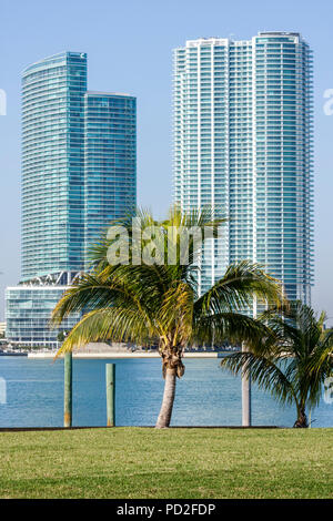 Miami Florida, Biscayne Bay, Watson Island Blick, Biscayne Boulevard, Hochhaus Wolkenkratzer Gebäude Eigentumswohnung Wohnwohnung Stockfoto