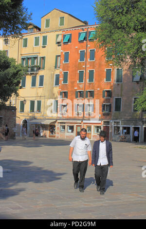 Junge Männer im Ghetto von Venedig Stockfoto