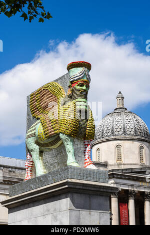 Der unsichtbare Feind sollte nicht von Michael Rakowitz auf dem vierten Sockel des Trafalgar Square existieren, eine Skulptur eines Lamassu – eines geflügelten Stiers Stockfoto