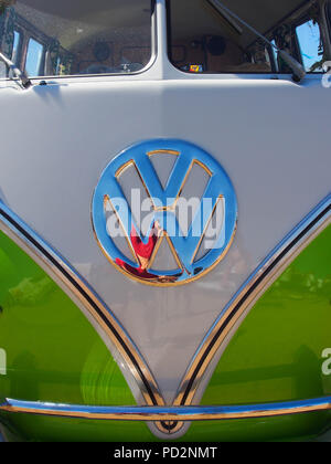 Nahaufnahme der vorderen eines klassischen Grünen VW Wohnmobil Stockfoto