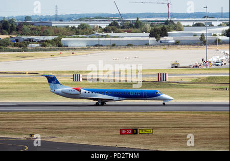 Bmi Regional Embraer ERJ-145EP Landung am Flughafen Birmingham, UK (G-RJXE) Stockfoto