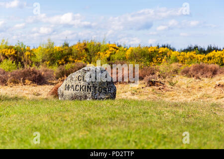 Clan Steine oder Grab Steine auf dem Schlachtfeld von Culloden in der Nähe von Inverness Stockfoto