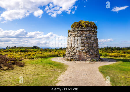 Memorial Cairn auf dem Schlachtfeld von Culloden in der Nähe von Inverness Stockfoto