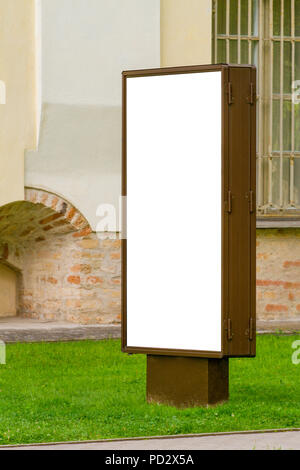 Mock-up. Leeren Plakatwand im Freien, Außenwerbung, öffentlichen Infotafel in der Stadt. Stockfoto