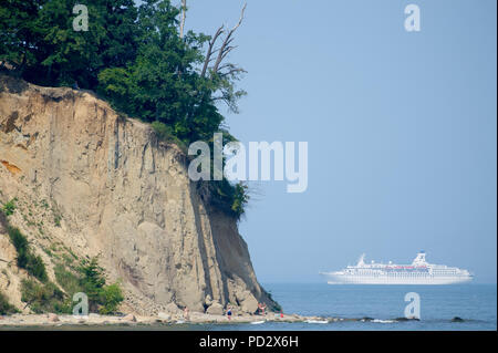 MS Astor Kreuzfahrt- und Cliff in Gdynia Orlowo, Polen. 1. August 2018 © wojciech Strozyk/Alamy Stock Foto Stockfoto