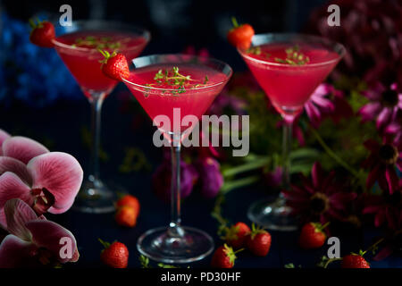 Cocktails in Martini Glas Stockfoto