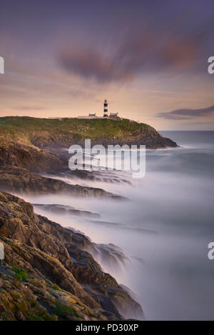 Malerischer Blick auf alten Kopf von Kinsale mit Leuchtturm bei Sonnenuntergang, Kinsale, Cork, Irland Stockfoto