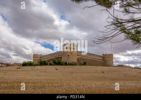 Grajal de Campos, Leon, Spanien, Oktober 2016: Blick auf das Schloss von Grajal de Campos in der Provinz Leon Stockfoto