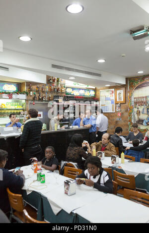 Bifana, Lissabon, Portugal - restaurant Beira Gare Stockfoto