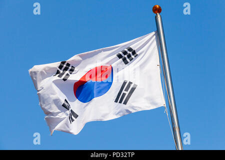 Südkorea Flagge, auch bekannt als die Taegukgi winken auf einem Fahnenmast Stockfoto