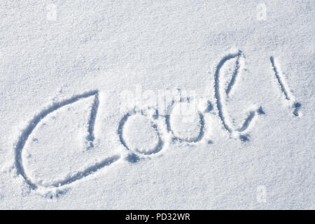 Cool! Hand gezeichnet Text auf frischen Schnee Stockfoto