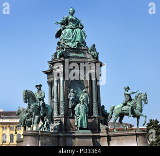 Maria Theresien Platz mit einer Statue von Maria Theresia, Wien, Österreich. (Maria Theresia Denkmal. Das imposanteste Werk der modernen bildenden Kunst in Wien war in 13 Jahren angelegt (Modell 1874, Fertigstellung 1887) von Caspar von Zumbusch (Skulpturen) und Carl von Hasenauer (Gebäude) und stellte am 13. Mai 1888, dem Geburtstag des Herrschers. ) - (Heiligen Römischen Kaiserin deutsche Königin 1745 - 1765 Erzherzogin von Österreich, Königin von Ungarn und Kroatien) Stockfoto