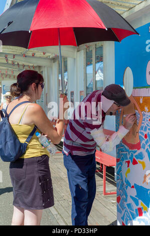 Cartoonist am Pier Herne Bay als Teil der Herne Bay Cartoon Festival findet jährlich Stockfoto