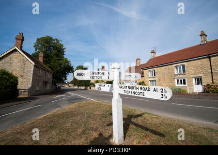 Schild in dem hübschen Dorf Empingham in Oakham, Rutland England Großbritannien Stockfoto