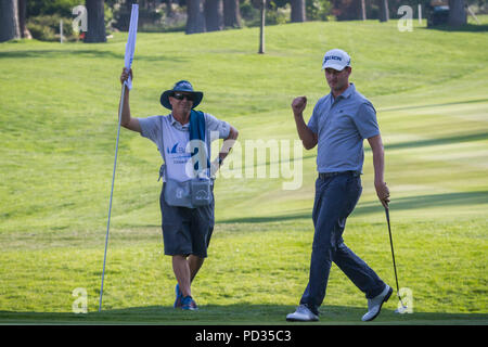 Reno, Nevada, USA. 5 Aug, 2018. Sonntag, 5. August 2018. Andrew Putnam reagiert auf eine stellare Schuß auf dem 18 Grün während der 2018 Barracuda Meisterschaft am Montreux Golf & Country Club. Die Barracuda Championship Golf Turnier ist einer von nur 47 Anschläge auf der PGA Tour weltweit und hat fast 4 Millionen $ zur Nächstenliebe seit 1999 gespendet. 1997 eröffnet, der Par-72-Kurs, der von Jack Nicklaus entworfen wurde, spielt auf 7.472 Yards (6.832 m) und seine durchschnittliche Höhe ist 5.600 Fuß (1.710 m) über dem Meeresspiegel. den MontrÂux Golf und Country Club liegt auf halbem Weg zwischen Reno und Lake Tahoe. Stockfoto