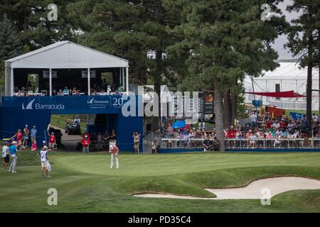 Reno, Nevada, USA. 5 Aug, 2018. Sonntag, 5. August 2018. AARON BADDELEY wickelt oben sein Turnier auf dem 18 Grün während der 2018 Barracuda Meisterschaft am Montreux Golf & Country Club. Die Barracuda Championship Golf Turnier ist einer von nur 47 Anschläge auf der PGA Tour weltweit und hat fast 4 Millionen $ zur Nächstenliebe seit 1999 gespendet. 1997 eröffnet, der Par-72-Kurs, der von Jack Nicklaus entworfen wurde, spielt auf 7.472 Yards (6.832 m) und seine durchschnittliche Höhe ist 5.600 Fuß (1.710 m) über dem Meeresspiegel. den MontrÂux Golf und Country Club liegt auf halbem Weg zwischen Reno und Lake Tahoe. Die zu Stockfoto