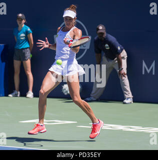 San Jose, CA USA. 05 Aug, 2018. Mihaela Buzarnescu zurückgegeben, die Kugel Niederlagen Maria Sakkari 6-1, 6-0 während der Mubadala Silicon Valley Classic an der San Jose State University, San Jose, Calif. Thurman James/CSM/Alamy leben Nachrichten Stockfoto